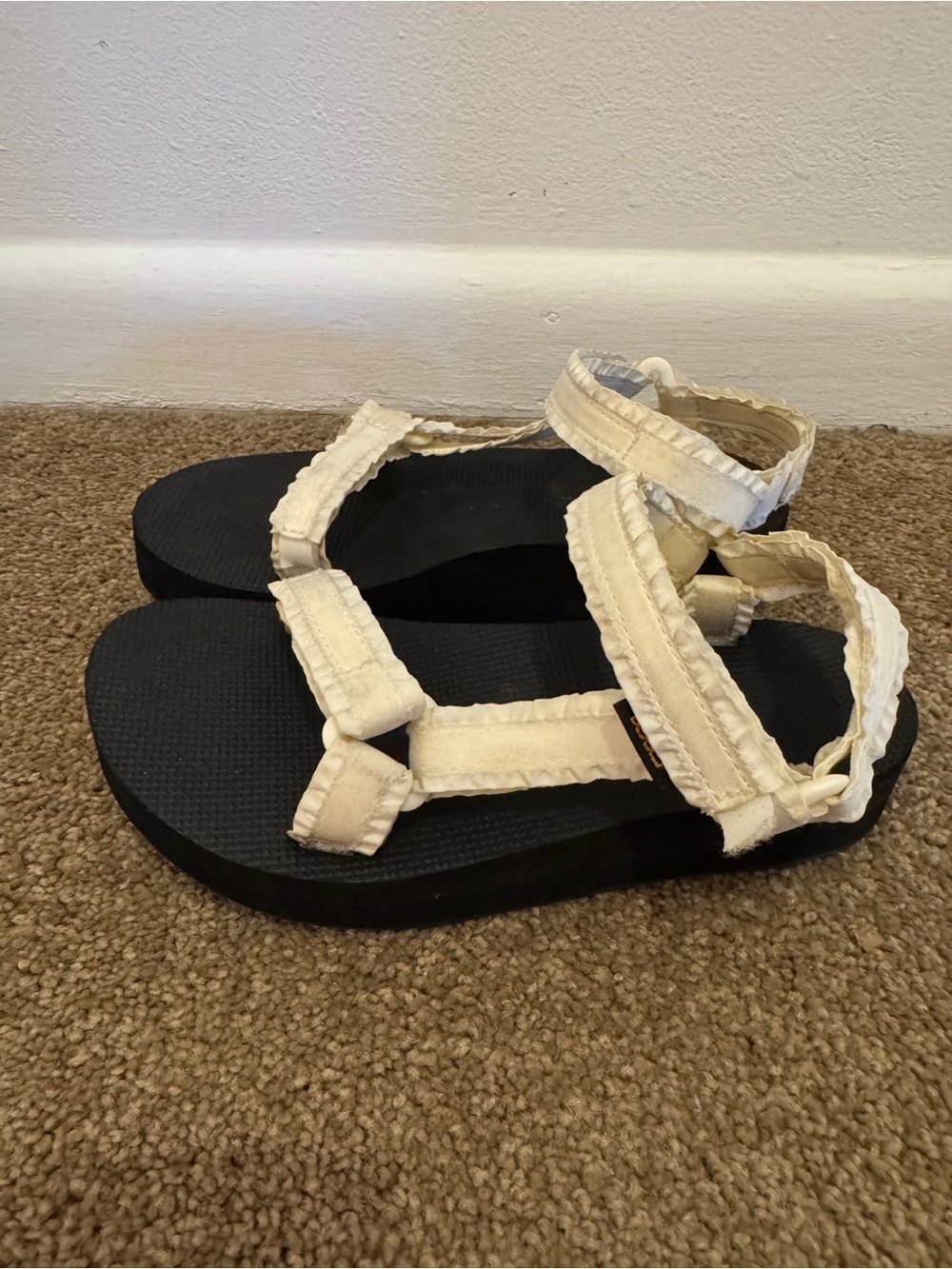 Teva White Ruffle Midform Universal - Picture 2 of 3